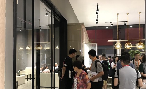 頂固全屋定制亮相廣州建博會(huì)：用大愛綻放卓越家居哲學(xué)
