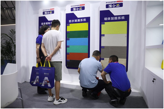 涂小二閃耀佛山陶瓷展，創(chuàng)新力量引領(lǐng)瓷磚鋪貼新風(fēng)尚